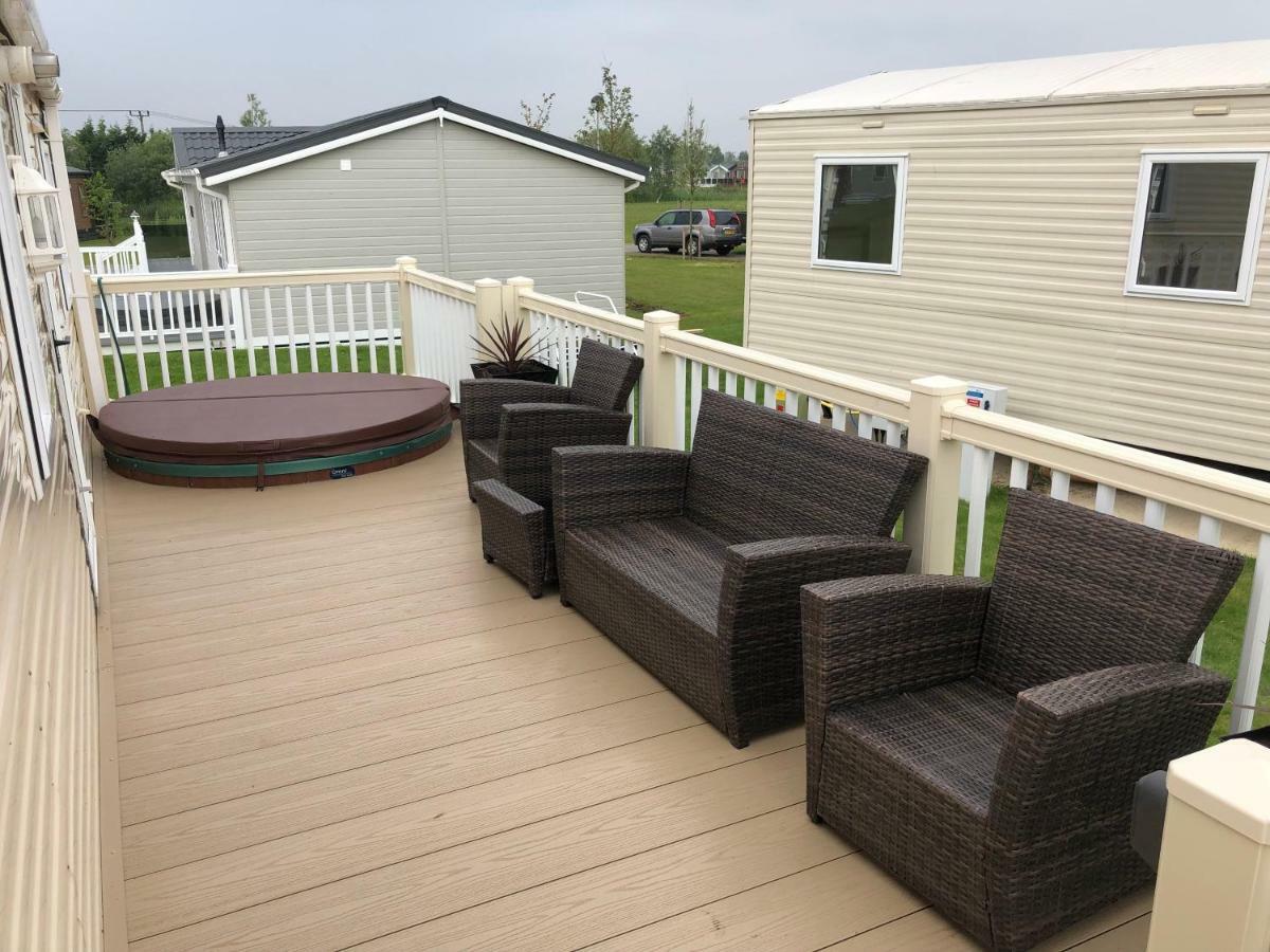 4 Bedroom 10 Berth Caravans With Hot Tub ,Mountain Bikes Tattershall Lakes ภายนอก รูปภาพ