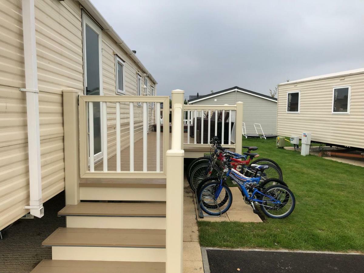 4 Bedroom 10 Berth Caravans With Hot Tub ,Mountain Bikes Tattershall Lakes ภายนอก รูปภาพ